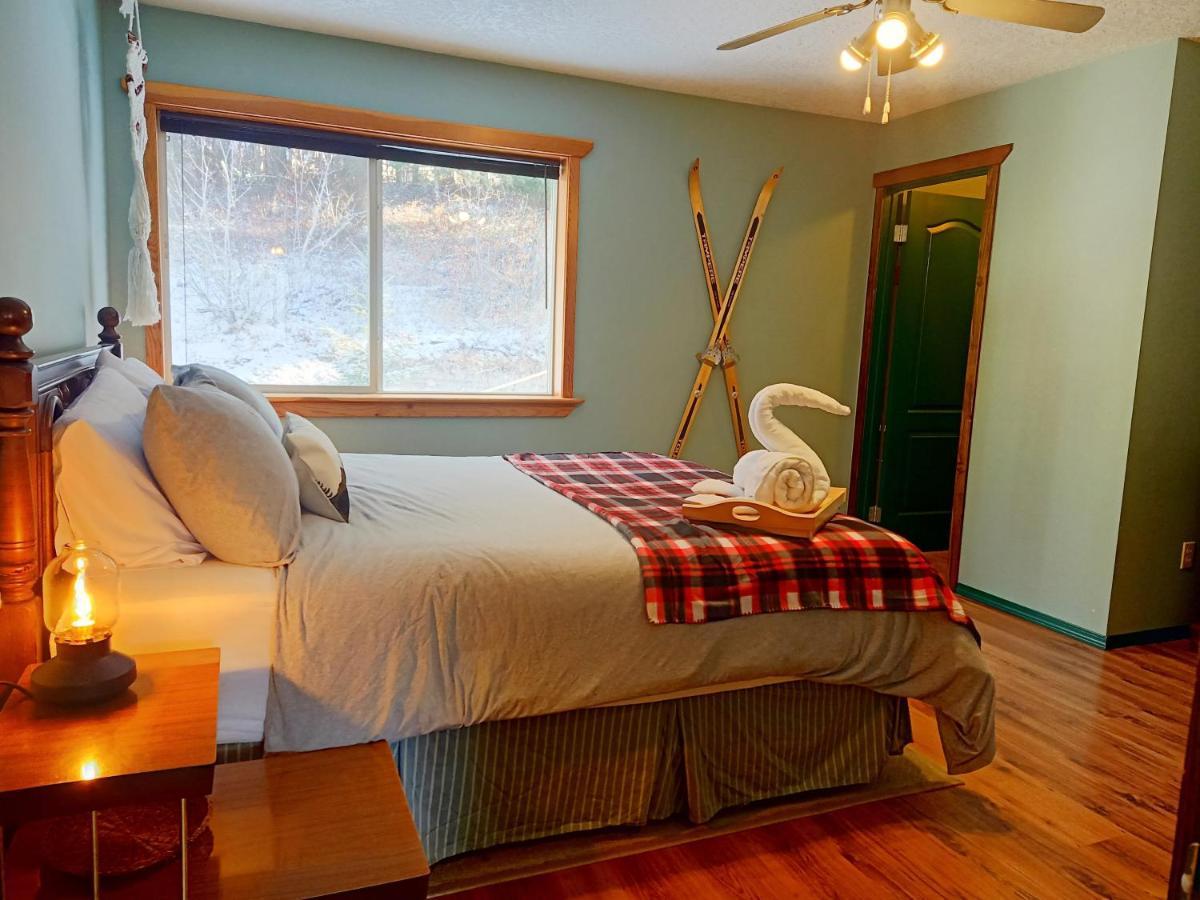 2Mins To Town, Ac & Sauna, Self Check-In, Full Kitchen, Free Laundry & Parking, Family Pet Friendly, Comfortably Sleeps Up To 10 Golden Exterior foto