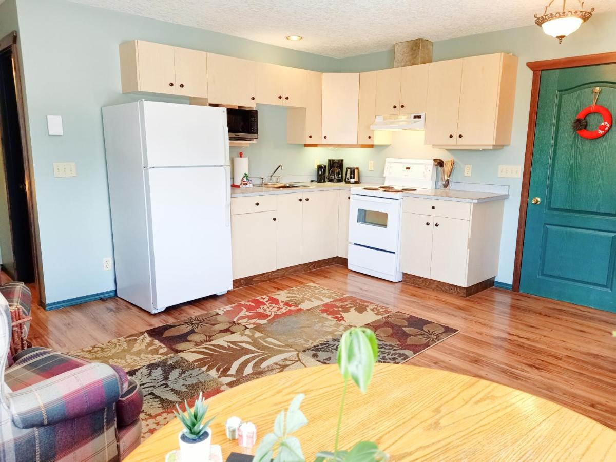 2Mins To Town, Ac & Sauna, Self Check-In, Full Kitchen, Free Laundry & Parking, Family Pet Friendly, Comfortably Sleeps Up To 10 Golden Exterior foto