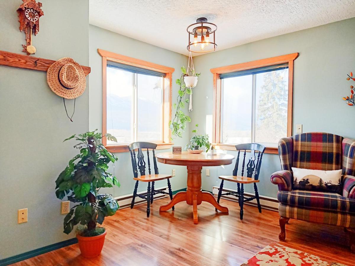 2Mins To Town, Ac & Sauna, Self Check-In, Full Kitchen, Free Laundry & Parking, Family Pet Friendly, Comfortably Sleeps Up To 10 Golden Exterior foto