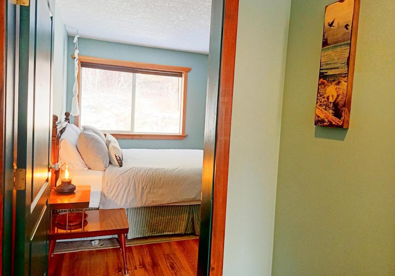 2Mins To Town, Ac & Sauna, Self Check-In, Full Kitchen, Free Laundry & Parking, Family Pet Friendly, Comfortably Sleeps Up To 10 Golden Exterior foto