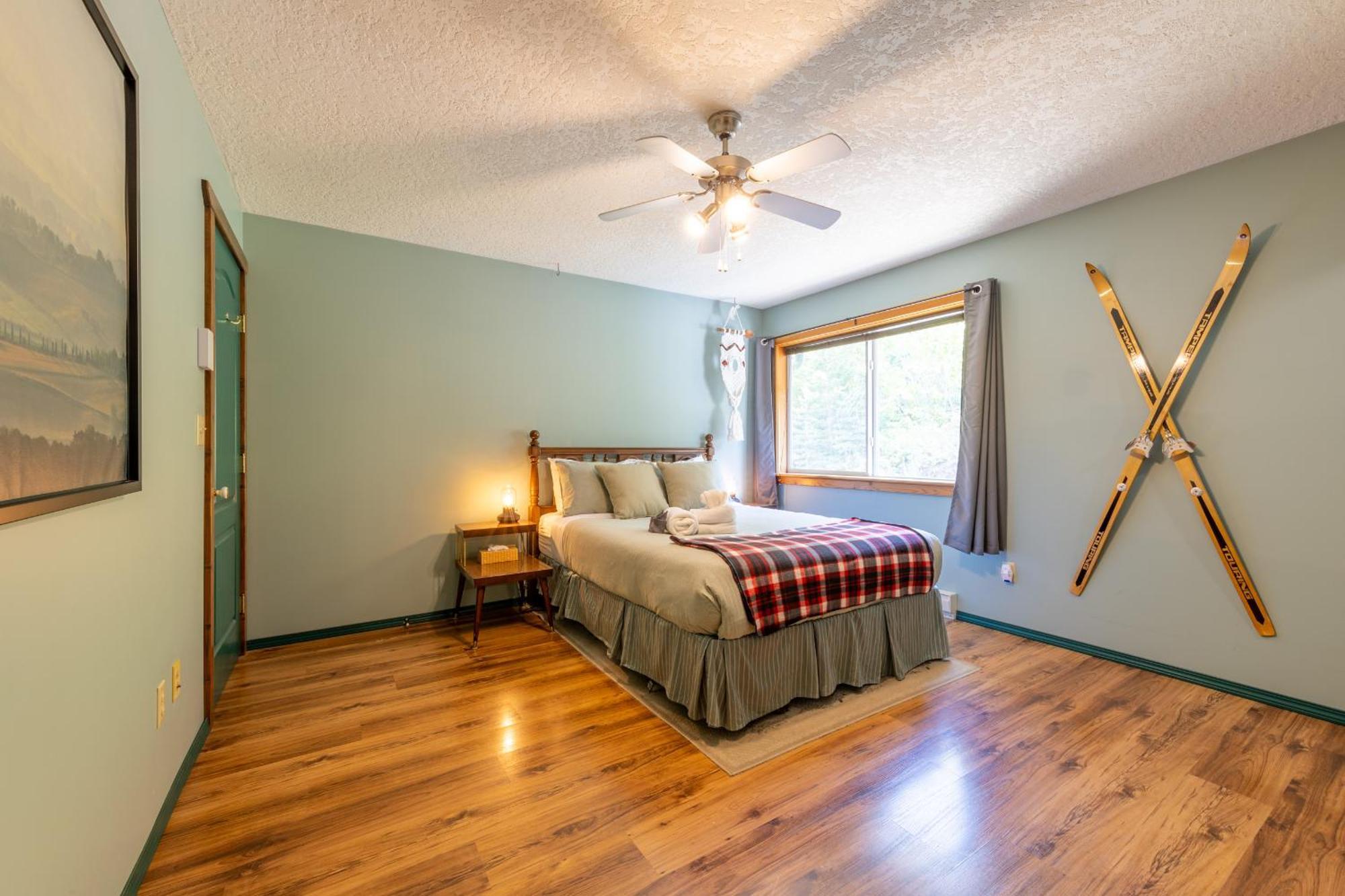 2Mins To Town, Ac & Sauna, Self Check-In, Full Kitchen, Free Laundry & Parking, Family Pet Friendly, Comfortably Sleeps Up To 10 Golden Exterior foto