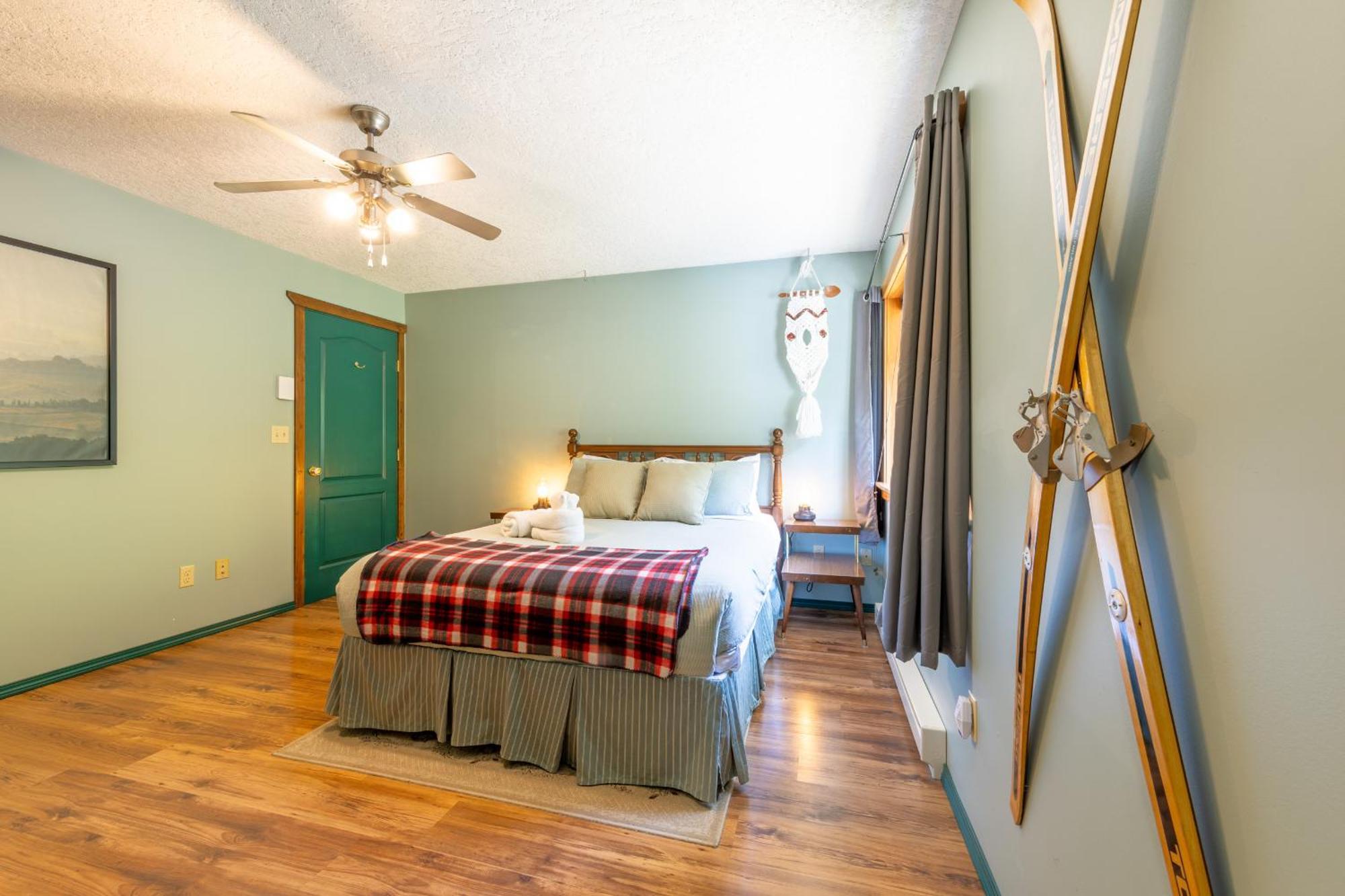 2Mins To Town, Ac & Sauna, Self Check-In, Full Kitchen, Free Laundry & Parking, Family Pet Friendly, Comfortably Sleeps Up To 10 Golden Exterior foto