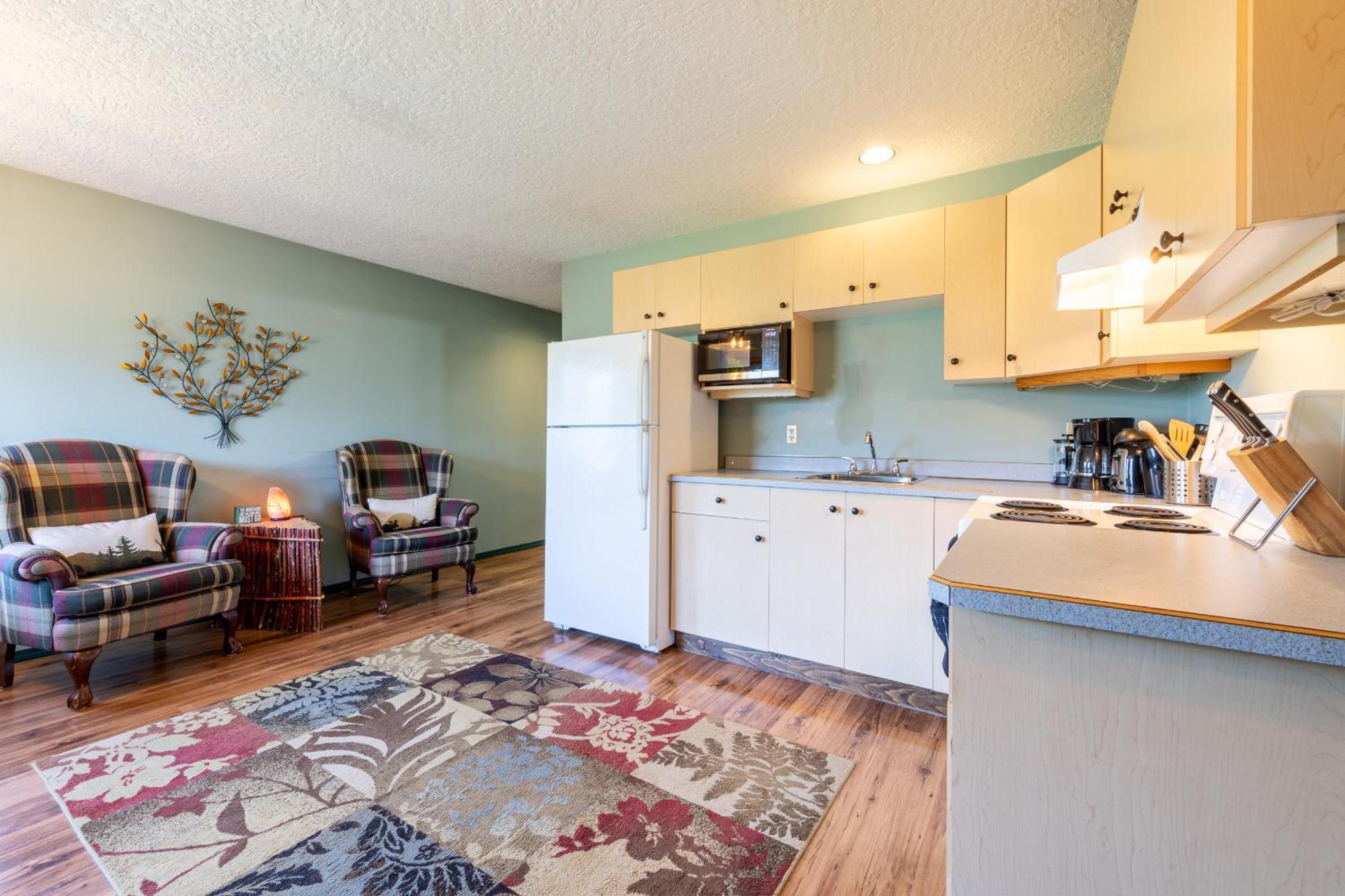 2Mins To Town, Ac & Sauna, Self Check-In, Full Kitchen, Free Laundry & Parking, Family Pet Friendly, Comfortably Sleeps Up To 10 Golden Exterior foto