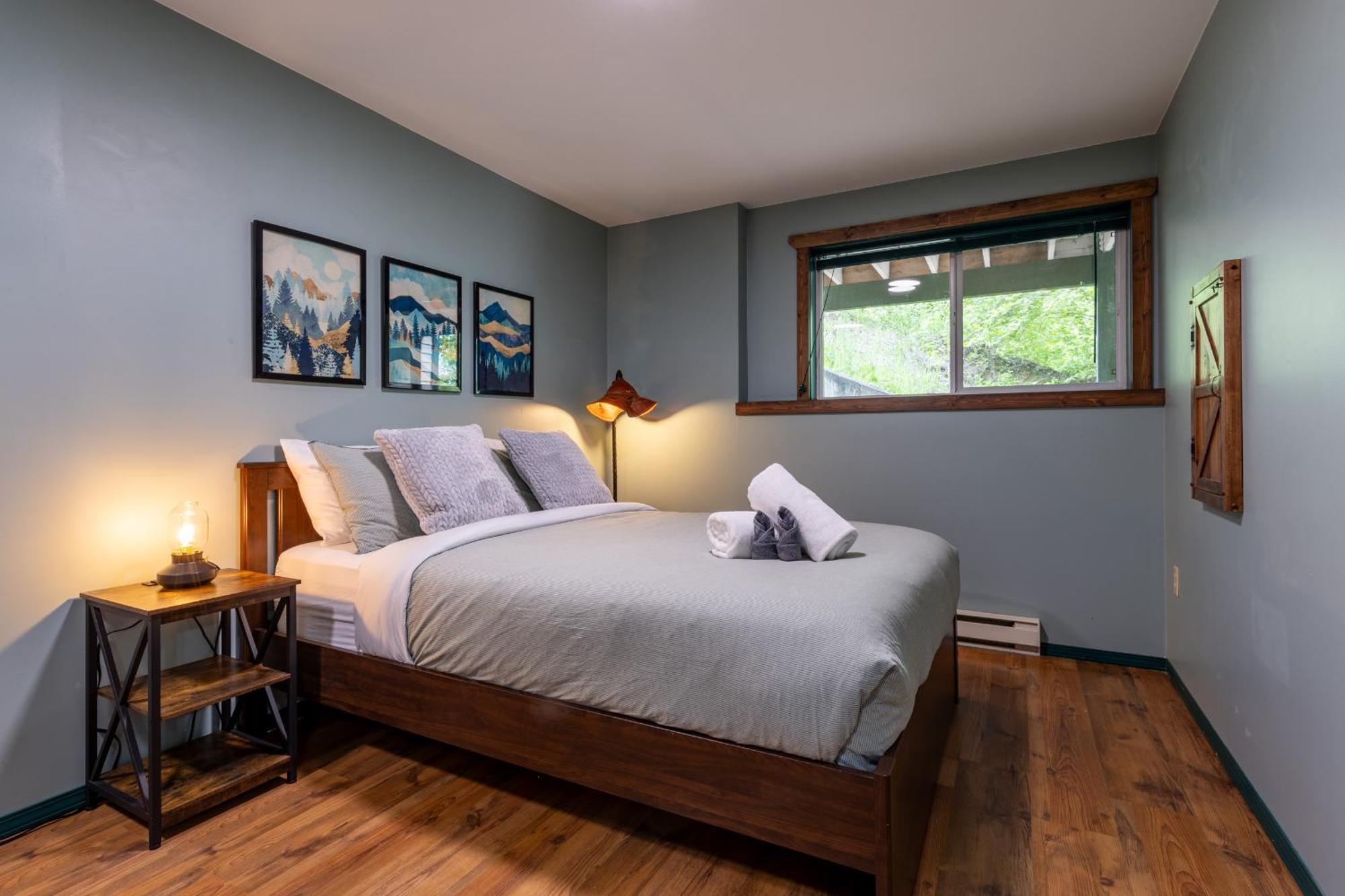2Mins To Town, Ac & Sauna, Self Check-In, Full Kitchen, Free Laundry & Parking, Family Pet Friendly, Comfortably Sleeps Up To 10 Golden Exterior foto