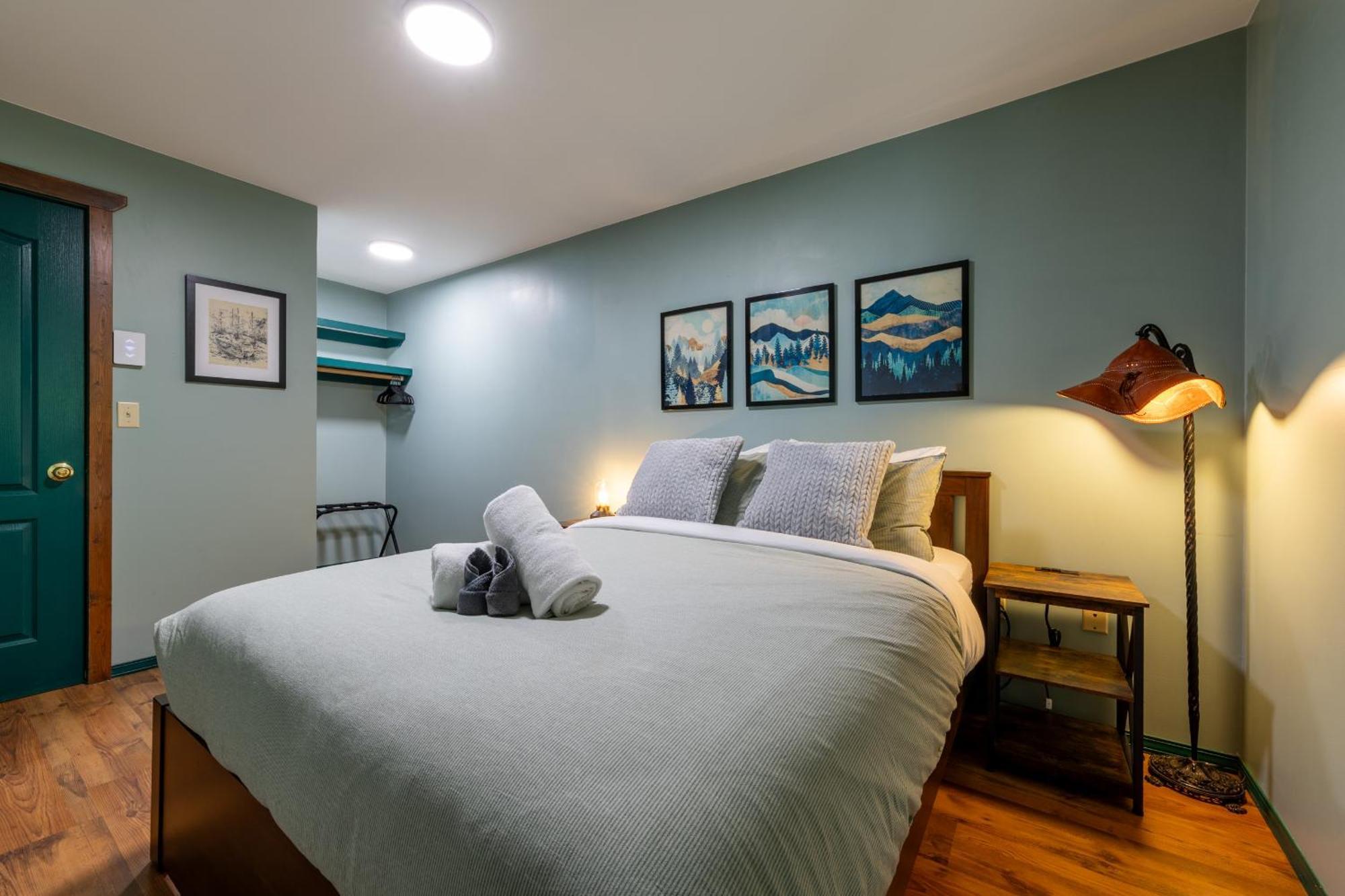 2Mins To Town, Ac & Sauna, Self Check-In, Full Kitchen, Free Laundry & Parking, Family Pet Friendly, Comfortably Sleeps Up To 10 Golden Exterior foto