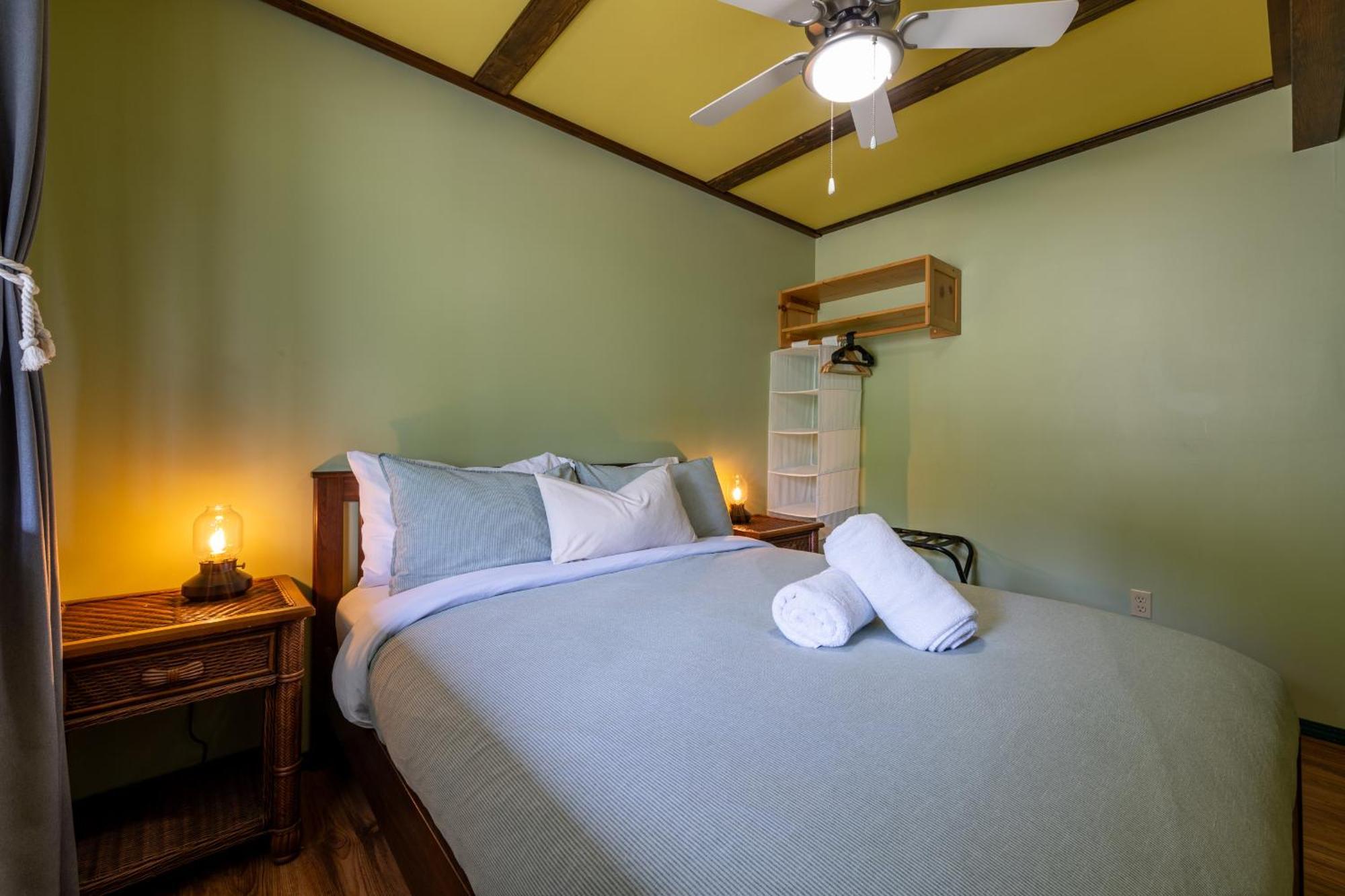 2Mins To Town, Ac & Sauna, Self Check-In, Full Kitchen, Free Laundry & Parking, Family Pet Friendly, Comfortably Sleeps Up To 10 Golden Exterior foto